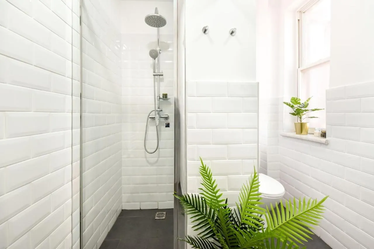 Cozy 1Br Escape - Apartment With Charming Balcony Near Universitate Bucureşti 0*,
