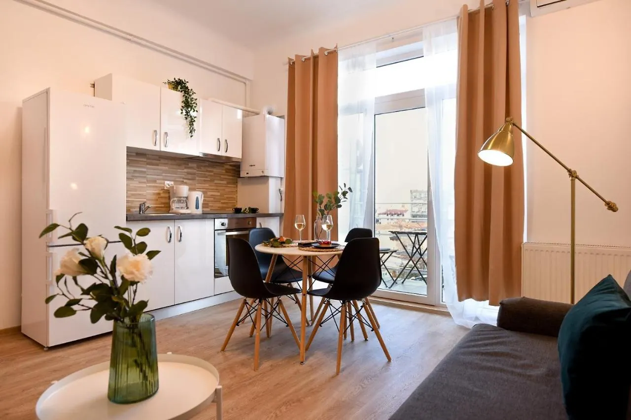 Cozy 1Br Escape - Apartment With Charming Balcony Near Universitate Bucureşti