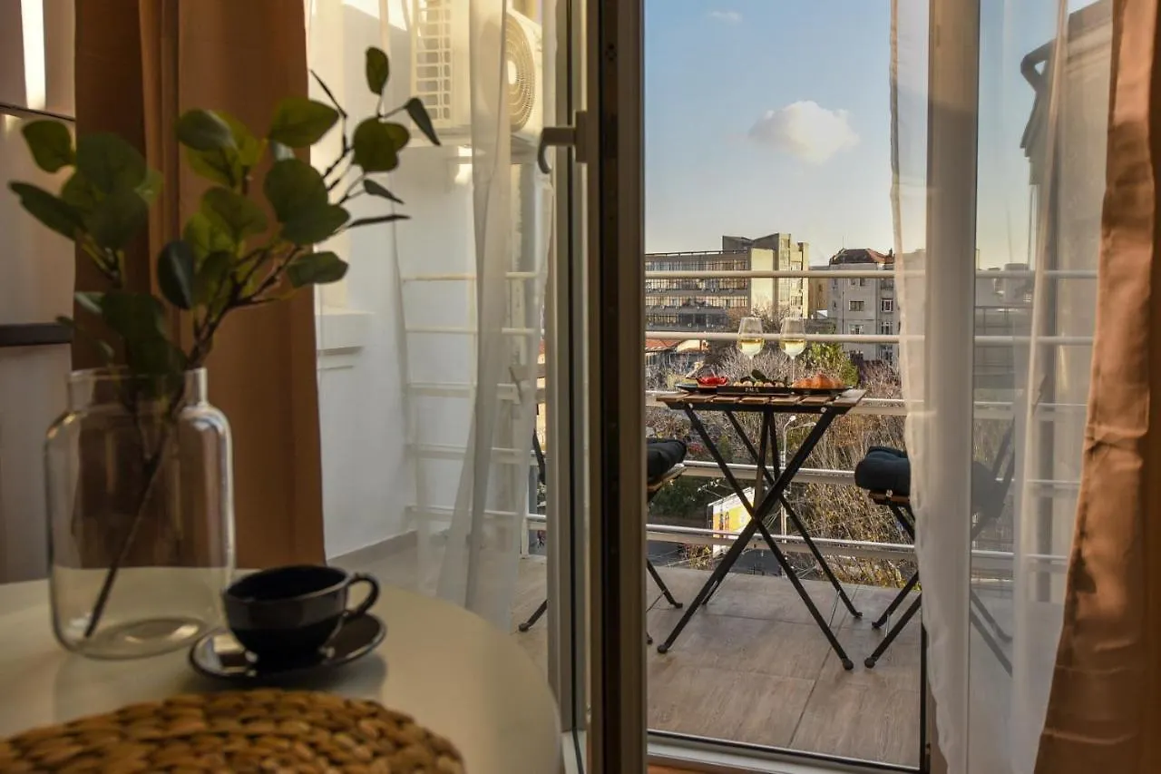 Cozy 1Br Escape - Apartment With Charming Balcony Near Universitate Bucureşti