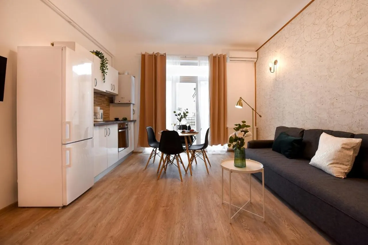 Cozy 1Br Escape - Apartment With Charming Balcony Near Universitate Bucureşti