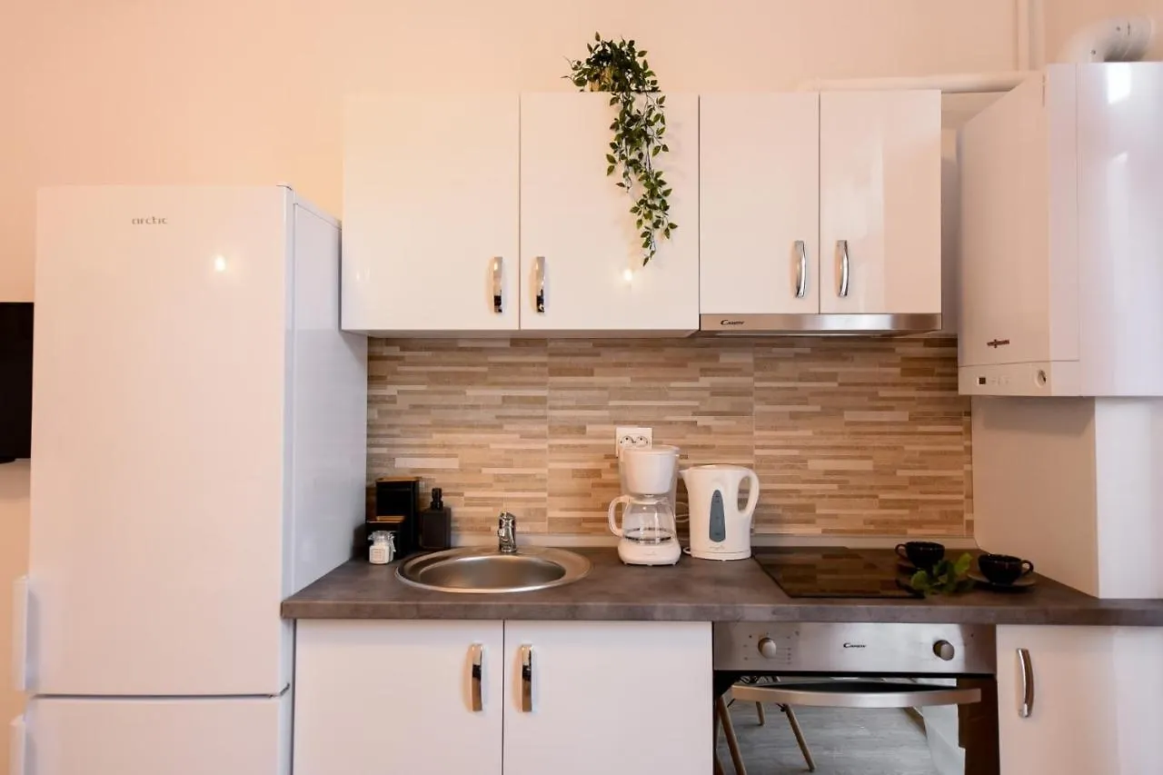 Cozy 1Br Escape - Apartment With Charming Balcony Near Universitate Bucureşti