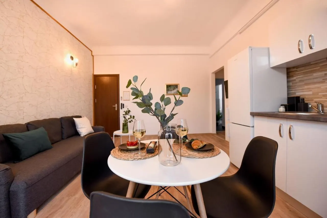 Cozy 1Br Escape - Apartment With Charming Balcony Near Universitate Bucureşti 0*,  România